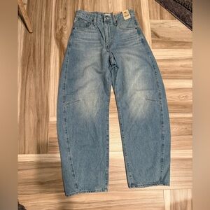 Levi’s cinch barrel Jean